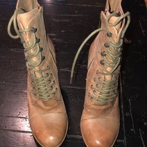 Vince Camuto, Wedge Boots. Like new, size 8